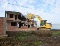 Yalova da ka�ak in�aatlar art�yor